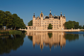 Schweriner Schloss im Sommer