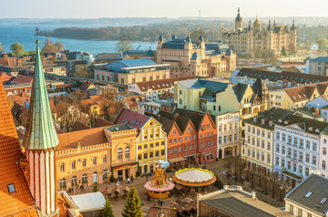 Luftbildaufnahme vom Schweriner Marktplatz